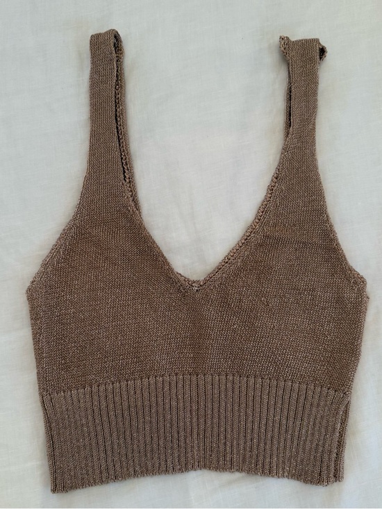 Topshop Tops - TopShop Gold Metallic Knit V-Neck Cropped Tank Top